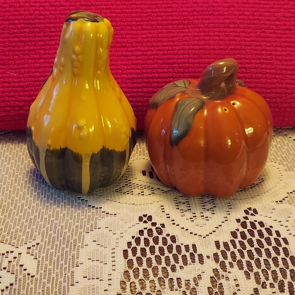 Vintage Gourd and Pumpkin Salt & Pepper Shakers - Picture 2 of 7